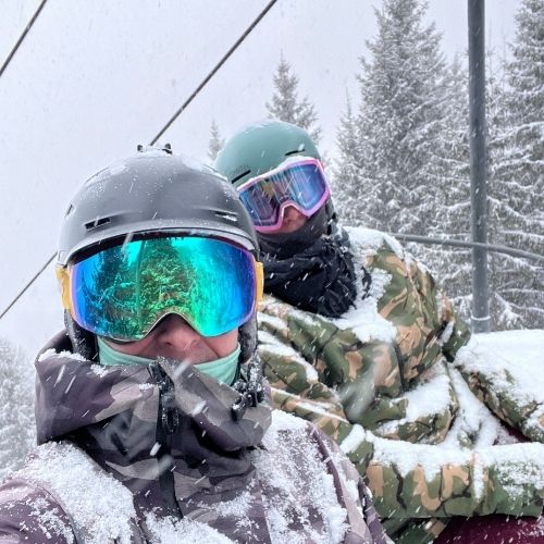 Best Time to Fly for Ski Trips to Morzine-Snowy chairlift
